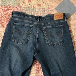 Women’s Levi 711 skinny jeans